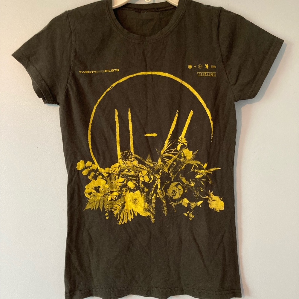 TØP merch t-shirt
